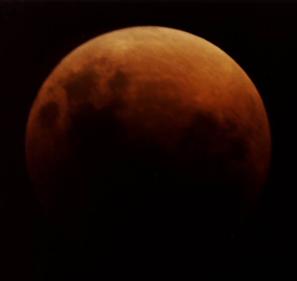 la lune lors de l'&eacute;clpse de lune du 21 janvier 2000
