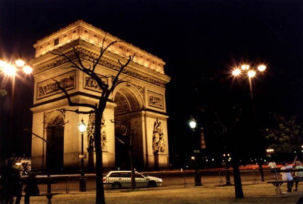 L'arc de triomphe la nuit